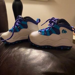 Baby/toddler boy shoes size: 6